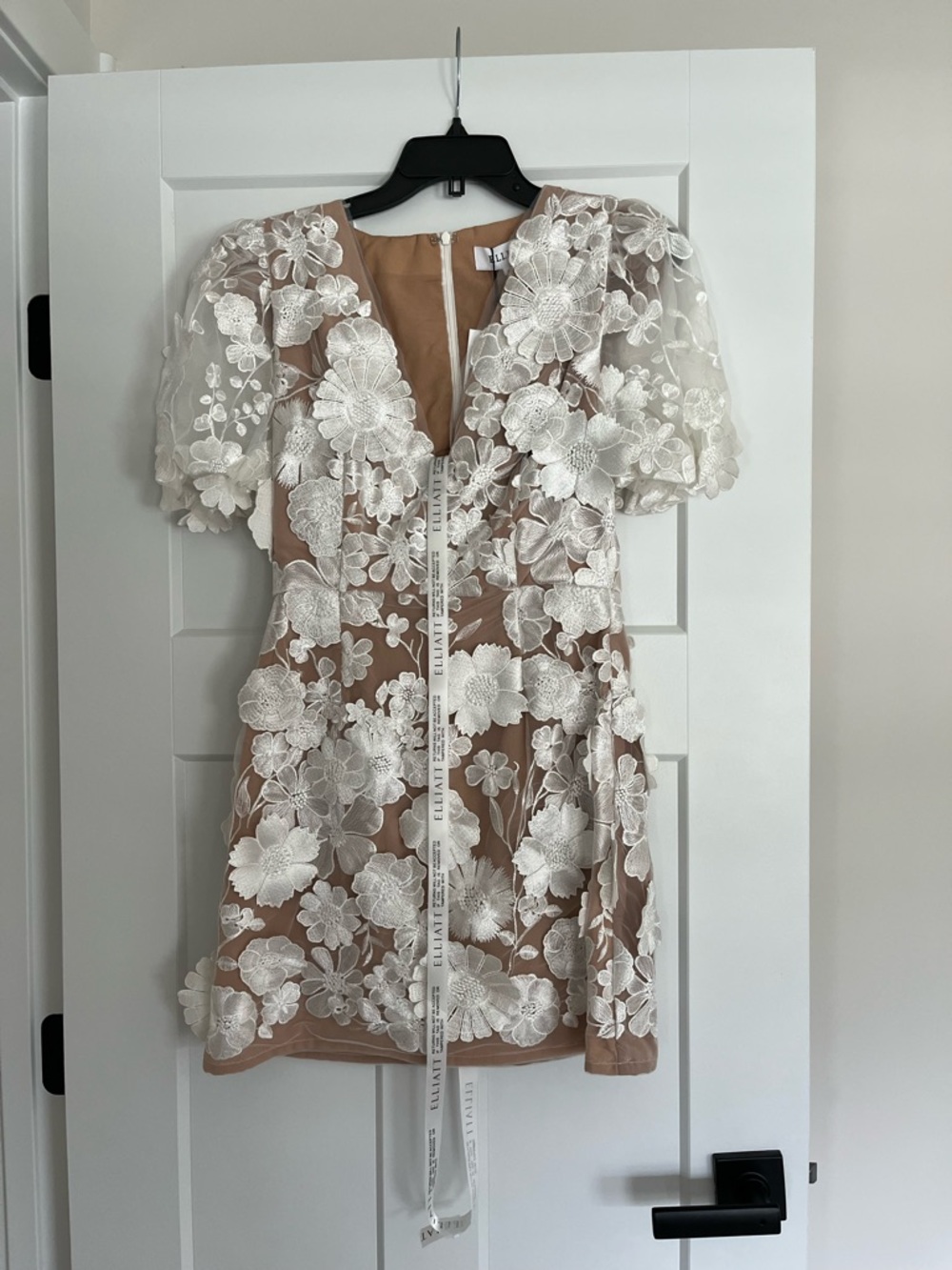 Elliatt Zayla White 3D Floral Embroidered Puff-Sleeve Mini Dress Size M Bridal